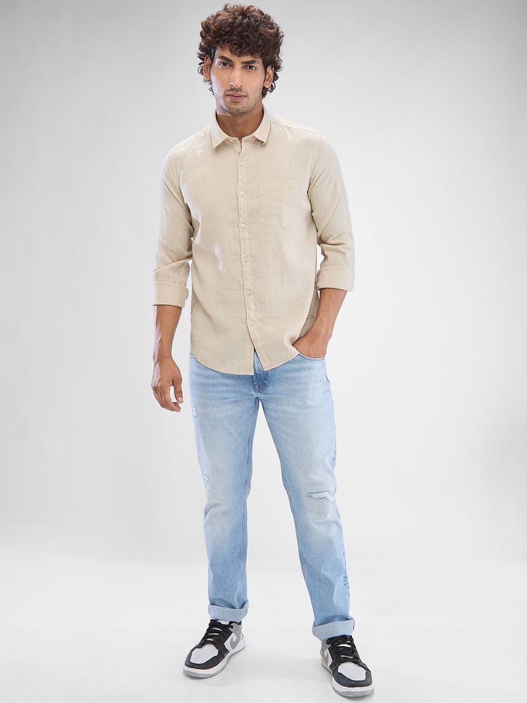 SPYKAR Men Slim Fit Opaque Solid Spread Collar Casual Shirt