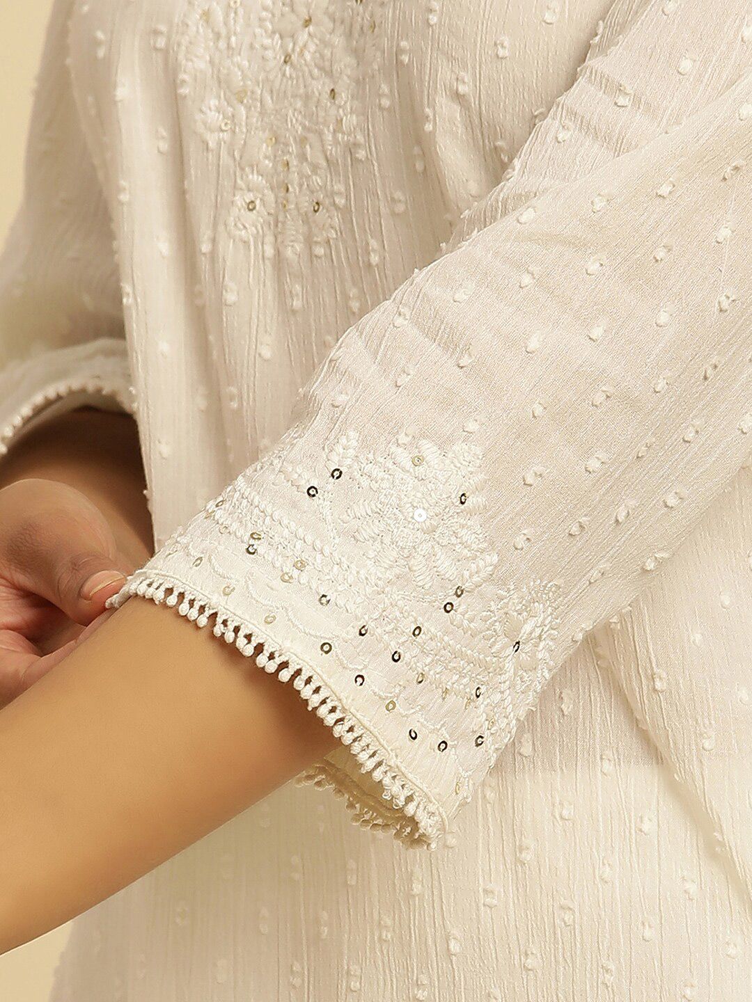 W White Ethnic Motifs Thread Work V-Neck Cotton A-Line Kurta