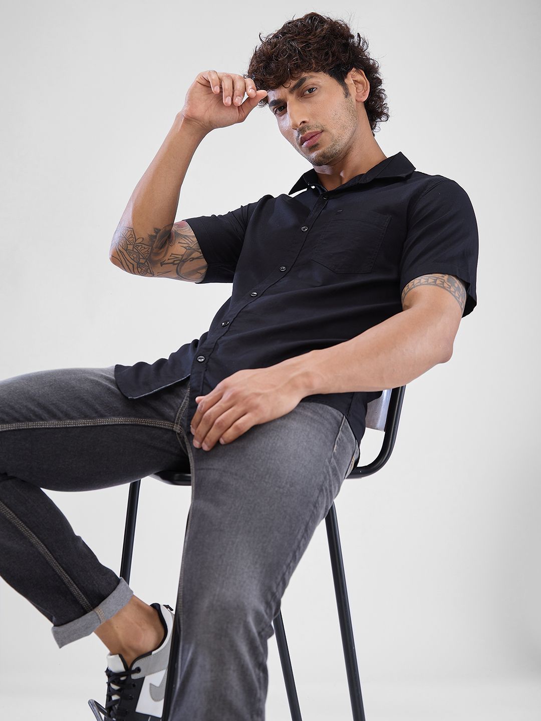 SPYKAR Men Slim Fit Opaque Solid Spread Collar Casual Shirt