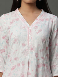 AURELIA  Floral Printed V-Neck Three-Quarter Sleeves Straight Kurta
