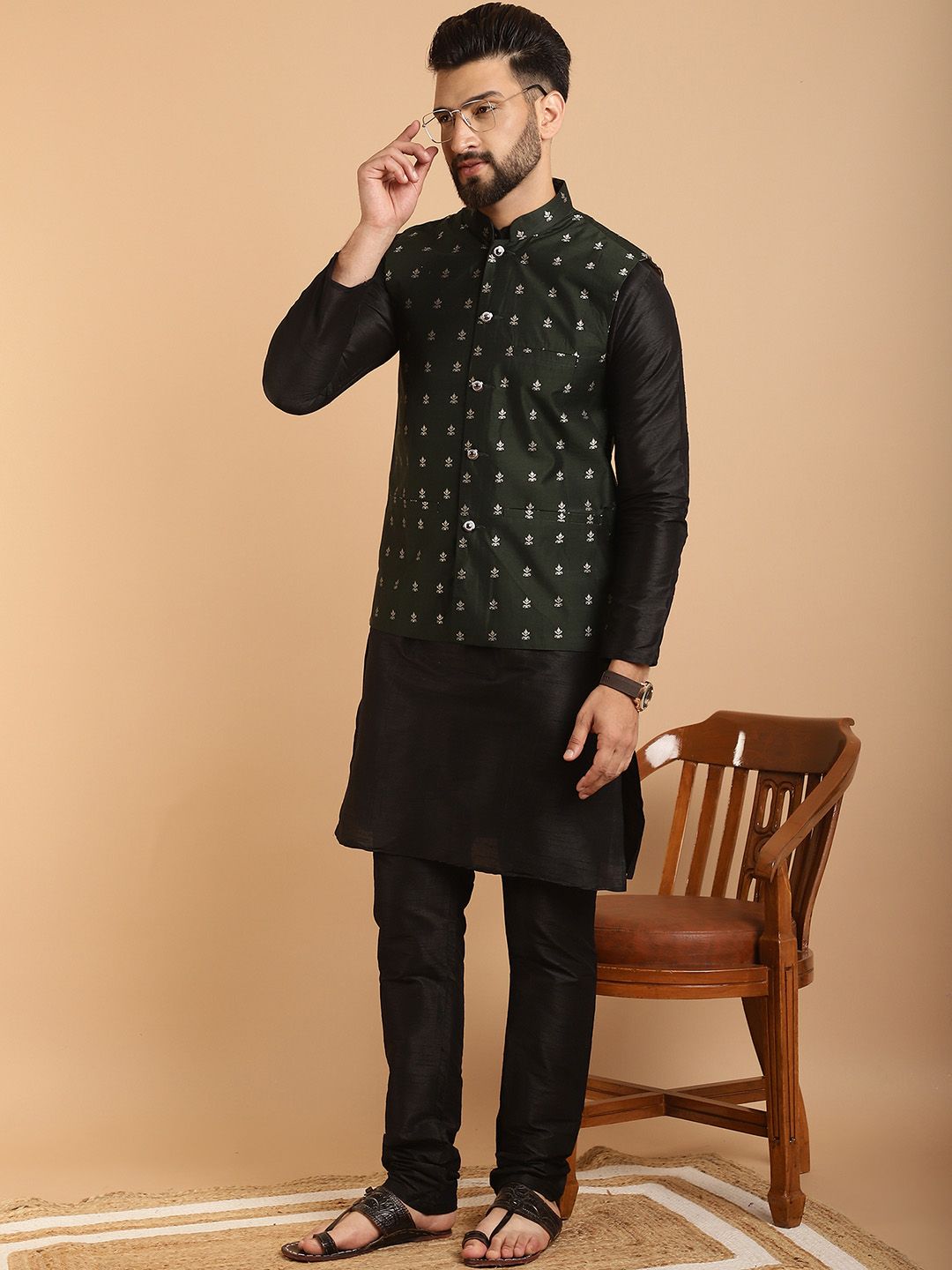 SOJANYA Men Green & White Ethnic Motifs Jacquard Kurta & Churidar with Nehru Jacket