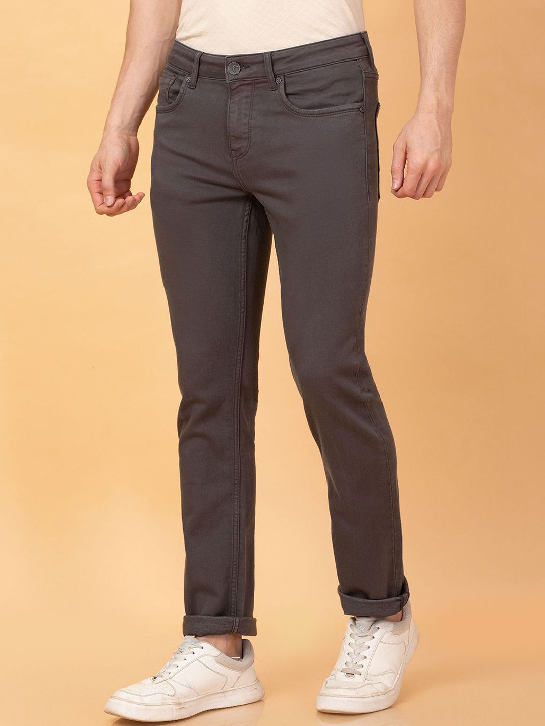 Menjadi seluar jeans lelaki manusia