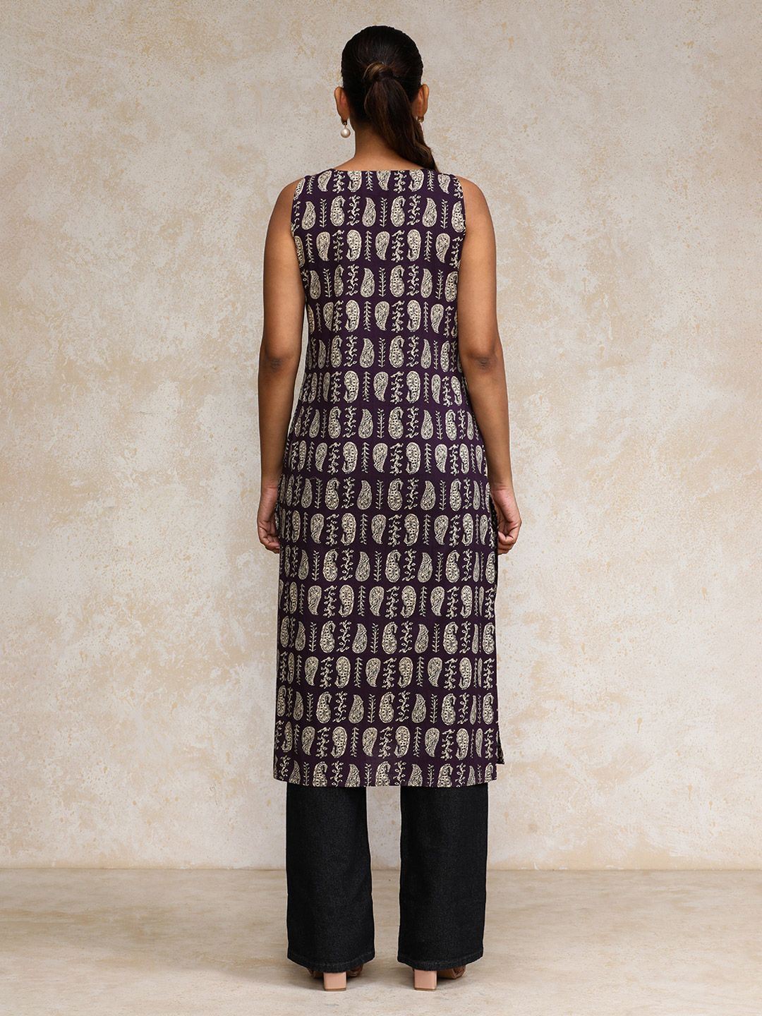 Varanga Paisley Printed Cotton V-Neck Straight Kurta