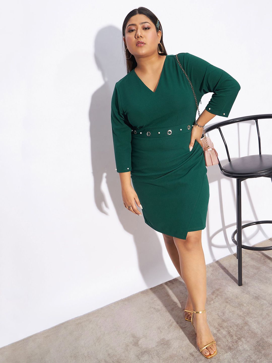 SASSAFRAS Curve Plus Size V-Neck Sheath Dress