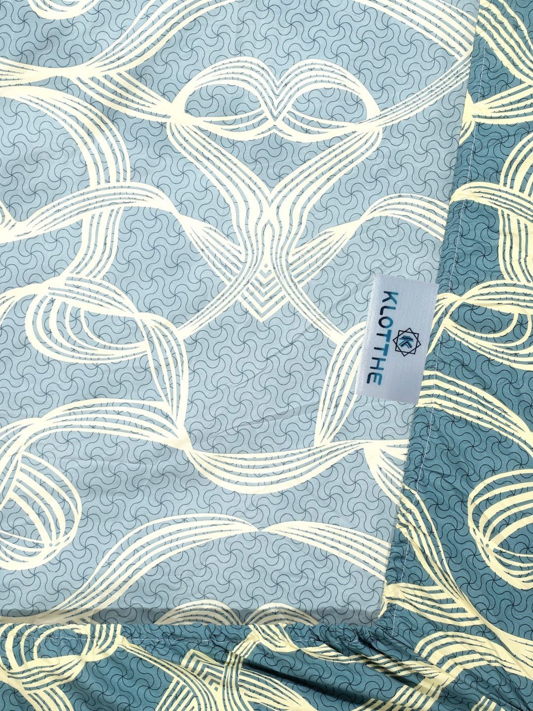 KLOTTHE Turquoise Blue Abstract 300 TC Fitted Double King Bedsheet With 2 Pillow Covers