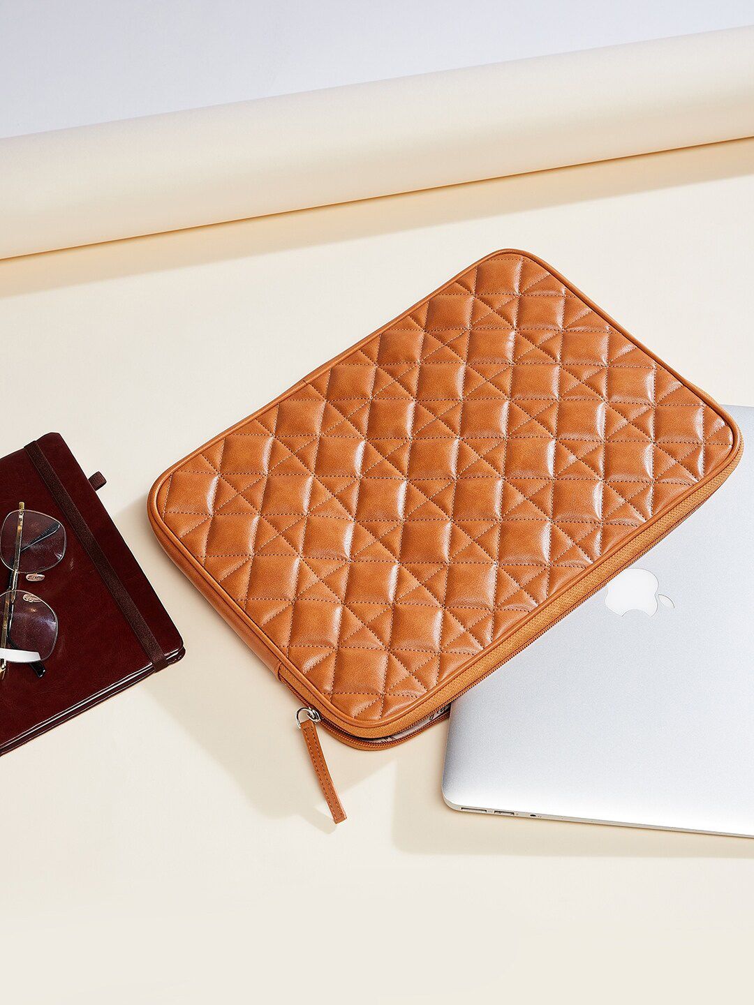 Berrylush Women Textured Laptop Bag