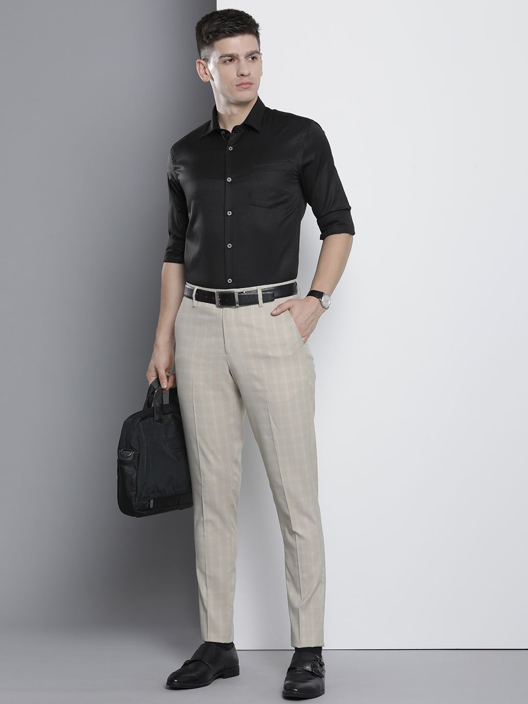 The Indian Garage Co. X Luxe Men Slim Fit Opaque Printed Formal Shirt