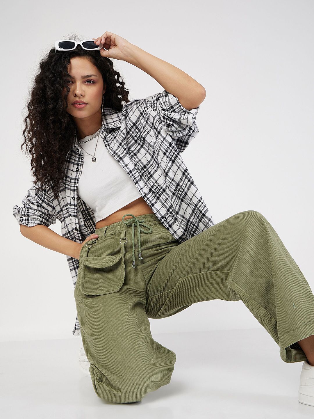 SASSAFRAS Women Olive Green Straight Fit Pure Cotton Parallel Trousers