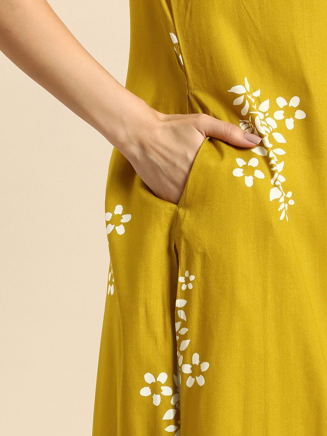 Anouk Floral Printed Round-Neck Regular Kurta