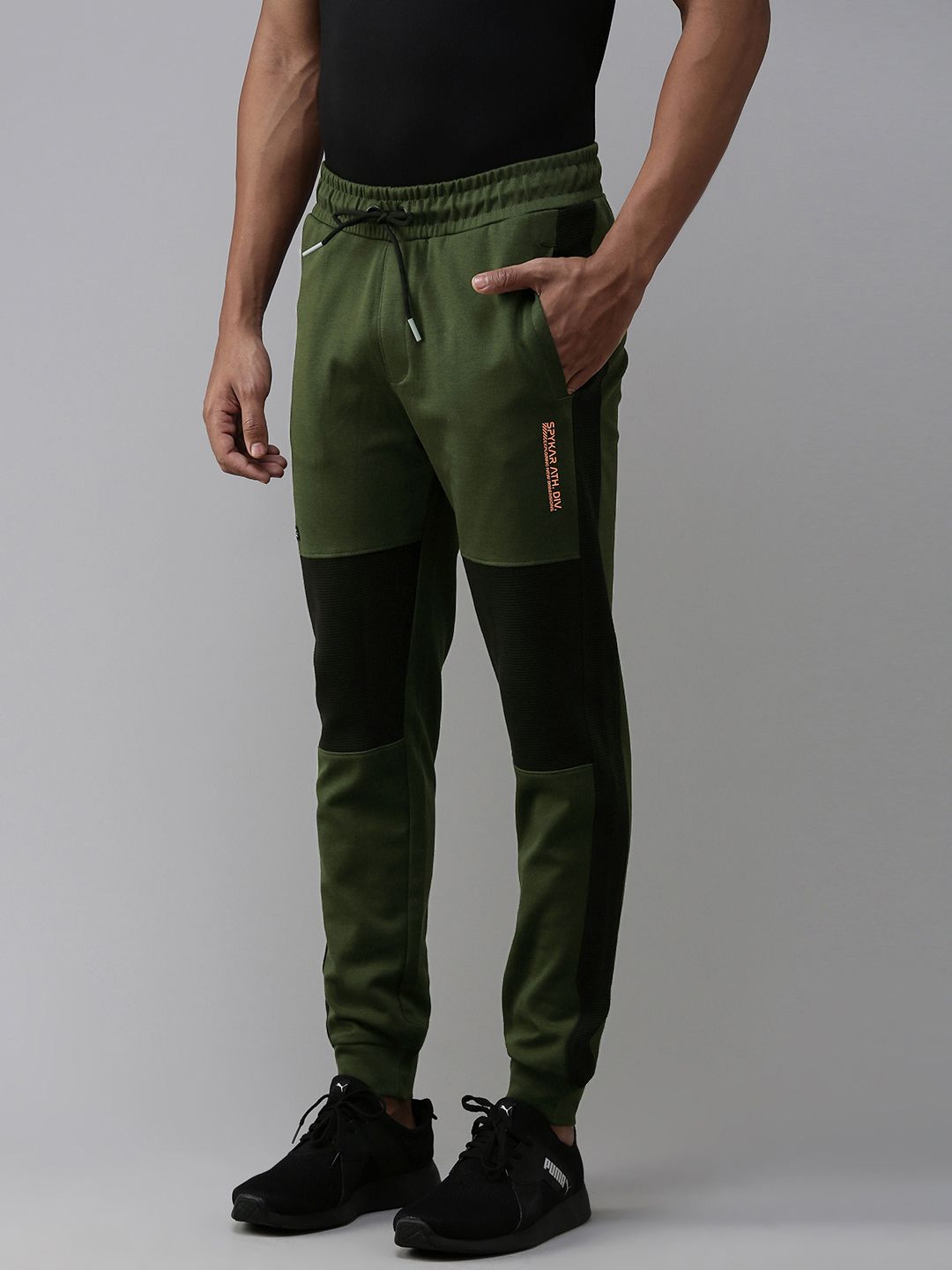 SPYKAR Men Colourblocked Slim Fit Mid-Rise Regular Joggers