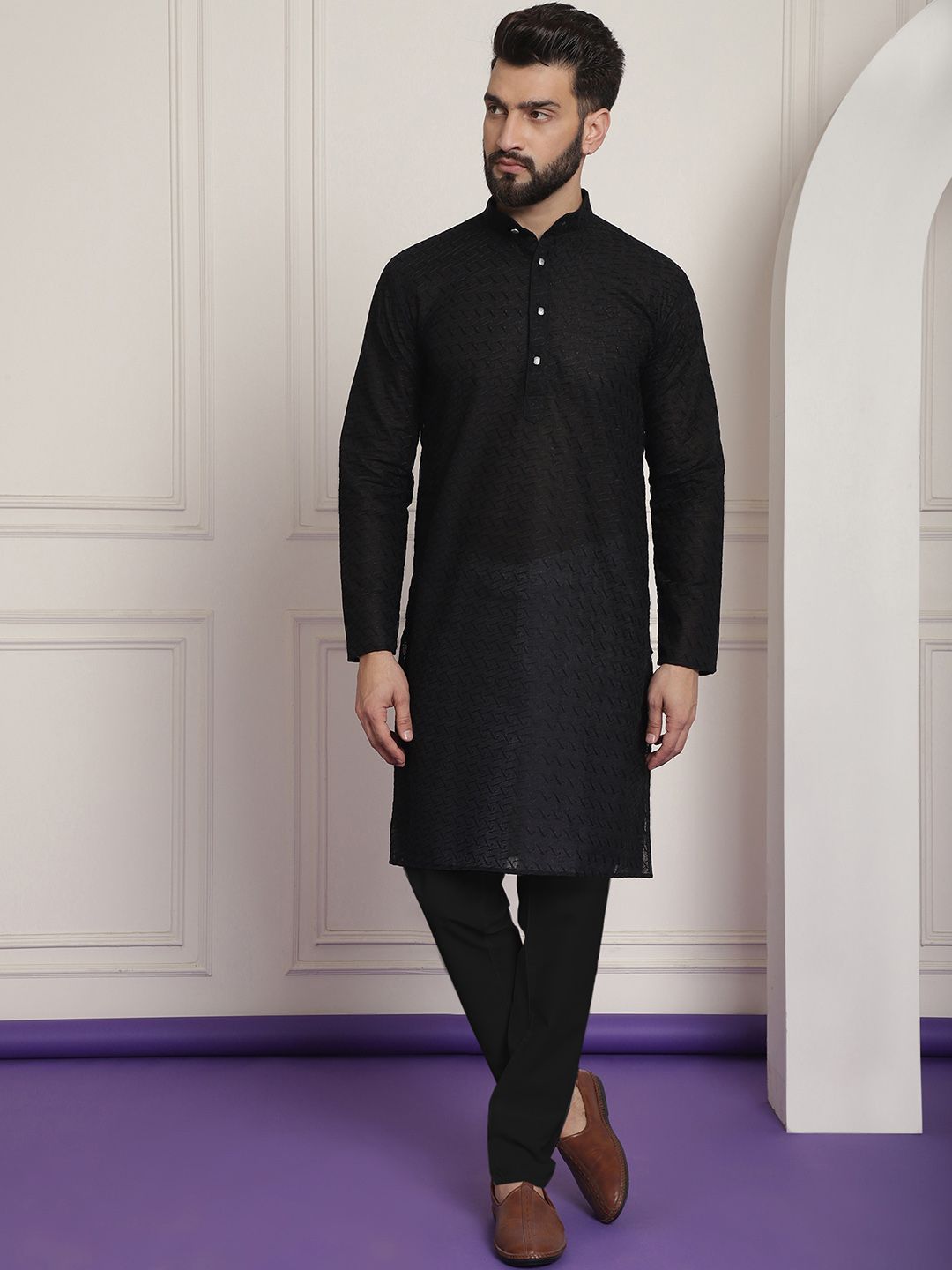 SOJANYA Men Black Chikankari Kurta