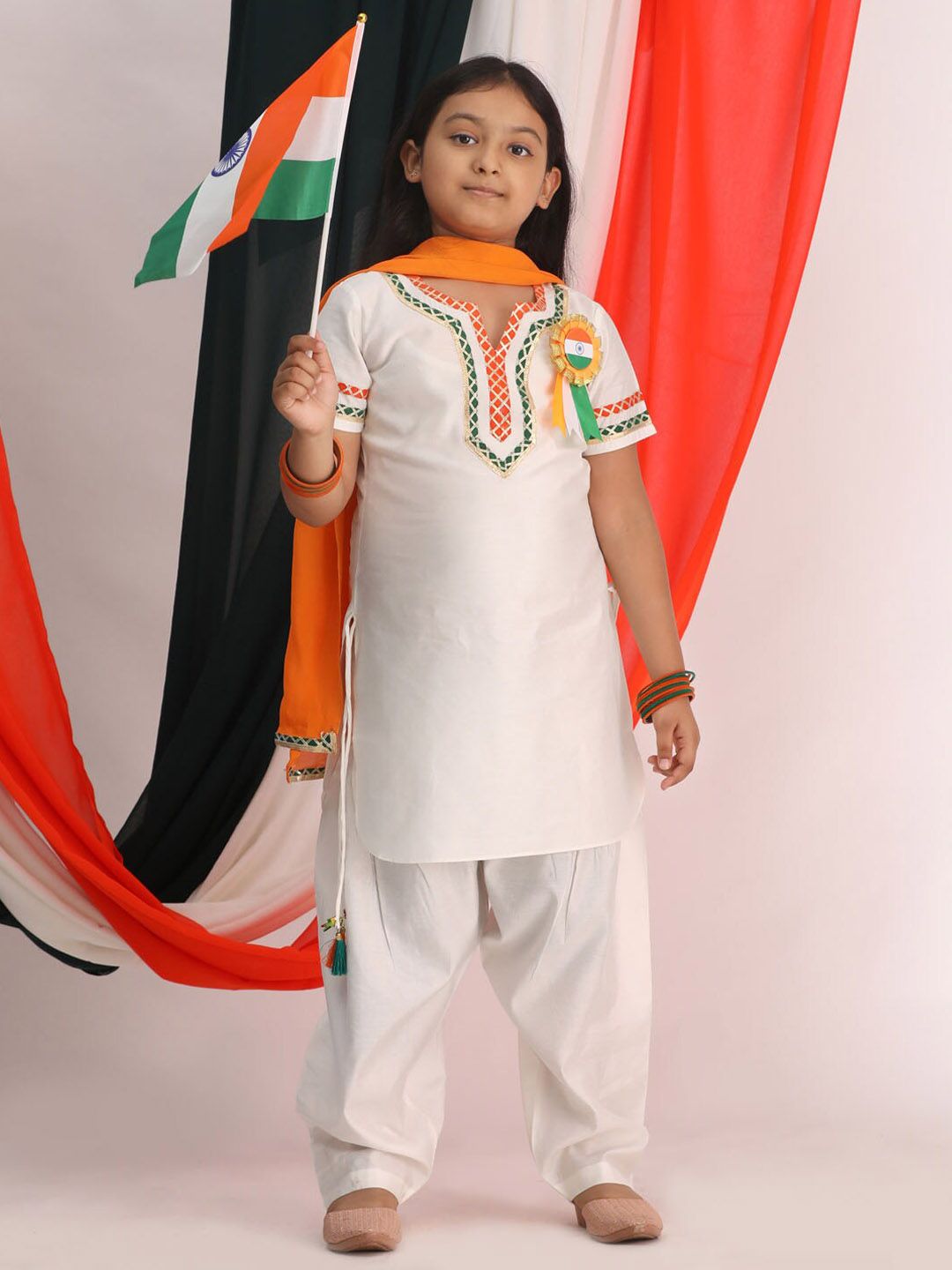 VASTRAMAY Girls White Yoke Design Regular Gotta Patti Kurta & Patiala With Dupatta