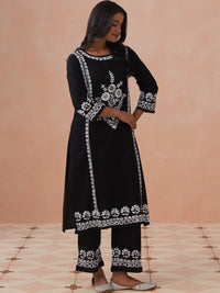 Rumah Chikankari Kurta Chikankari Biasa Wanita dengan Seluar