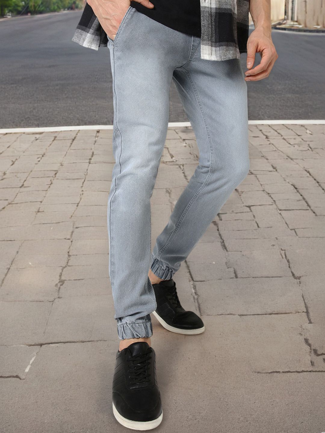 Urbano Fashion Men Grey Jogger Fit Mid-Rise Clean Look Stretchable Jeans