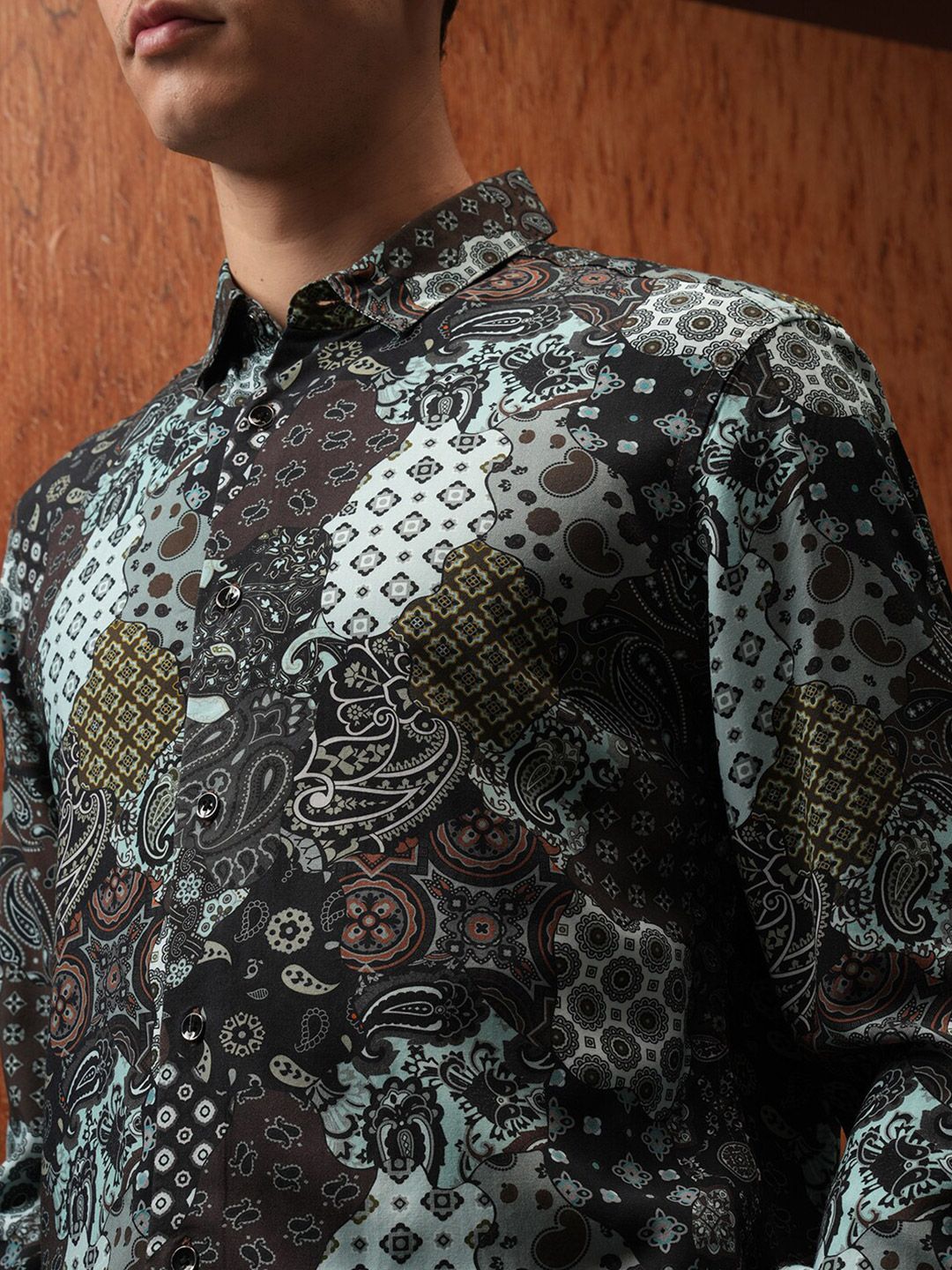 LOCOMOTIVE Slim Fit Abstract Printed Opaque Casual Shirt