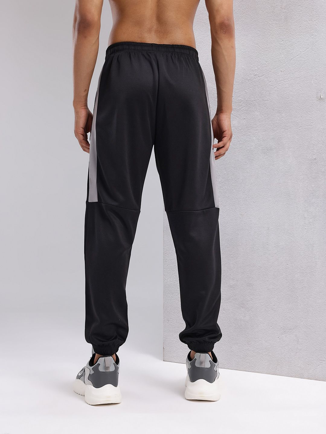 HRX by Hrithik Roshan Men Brand Logo Printed Mid-Rise Rapid-Dry Running Joggers