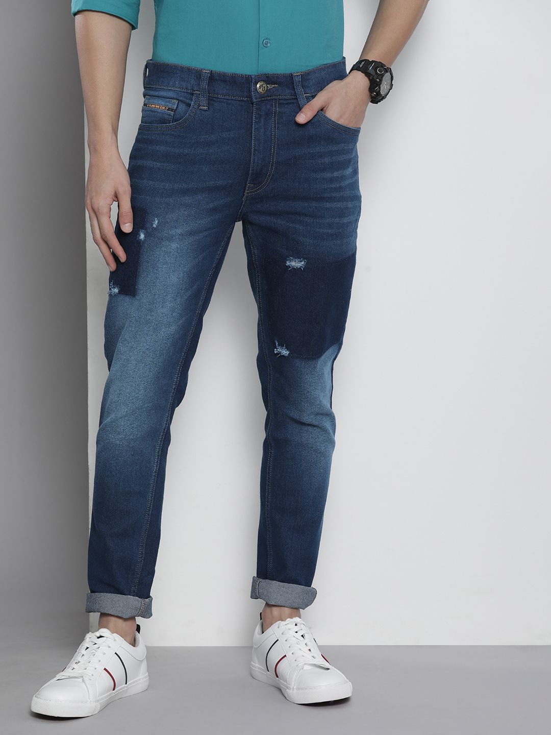 The Indian Garage Co Men Blue Mildly Distressed Light Fade Stretchable Jeans