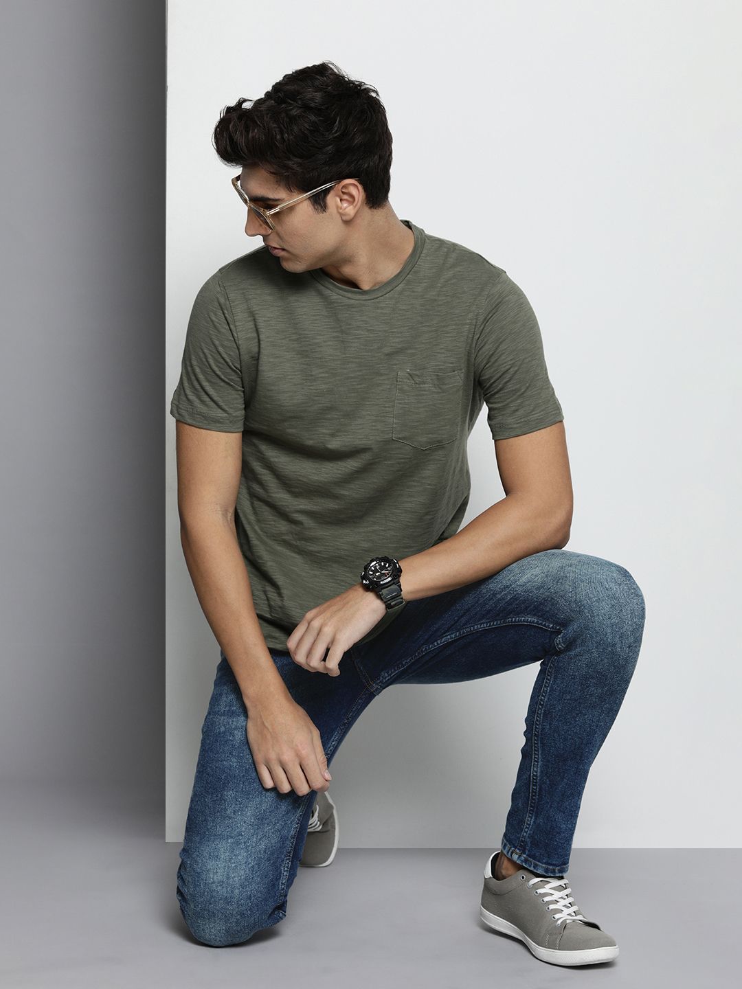 The Indian Garage Co Men Slim Fit Light Fade Stretchable Jeans