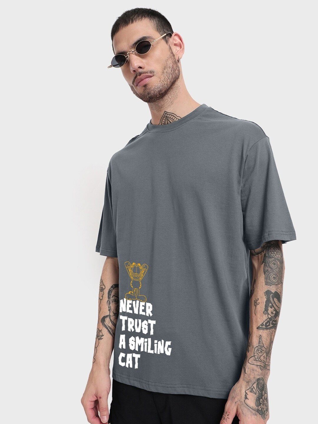 Bewakoof Garfield Graphic Printed Drop Shoulder Sleeves Cotton Oversized T-shirt