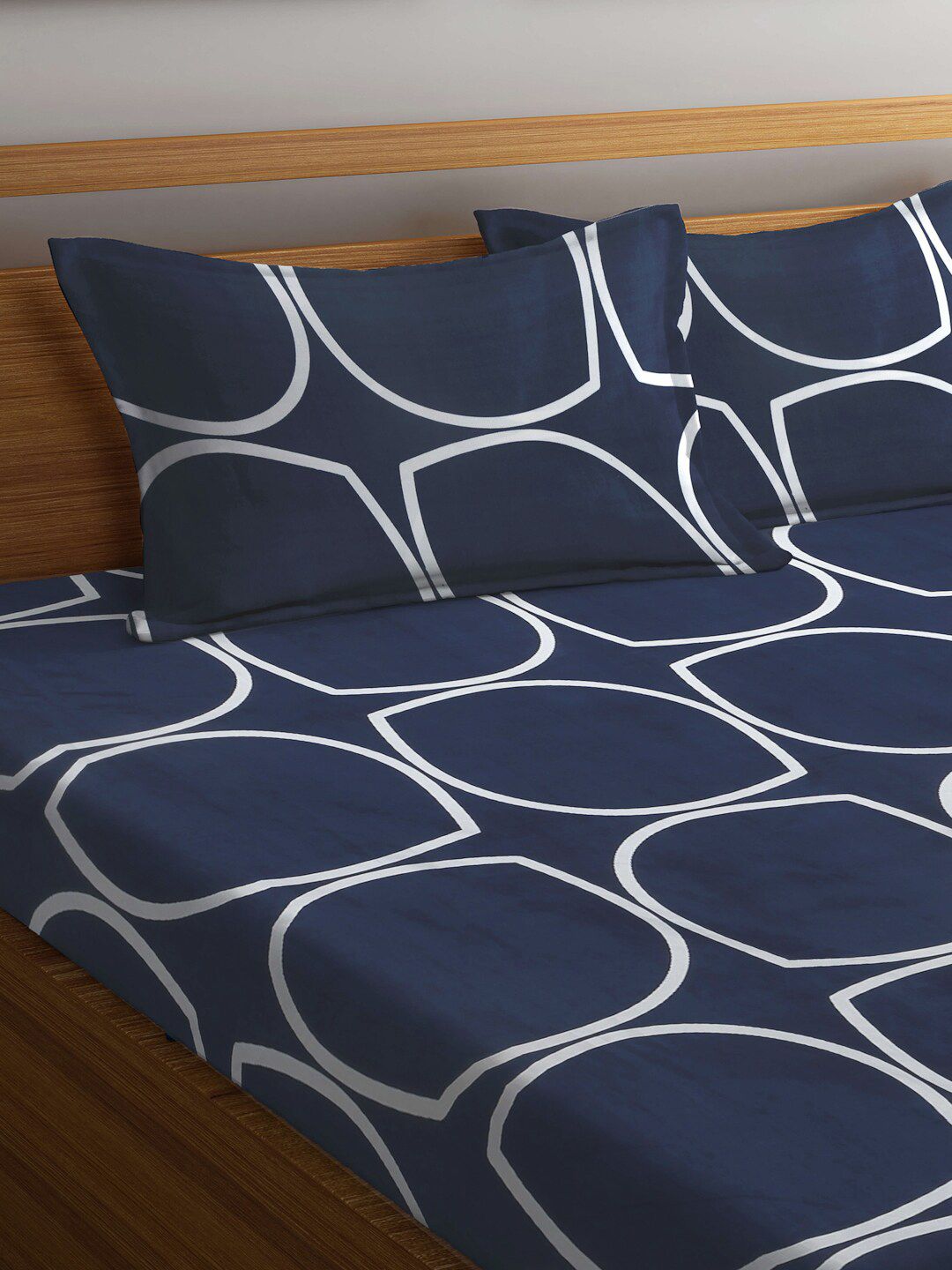 KLOTTHE Blue Geometric Polycotton 300 TC King Fine Bedsheet with 2 Pillow Covers-98 x 87 inches