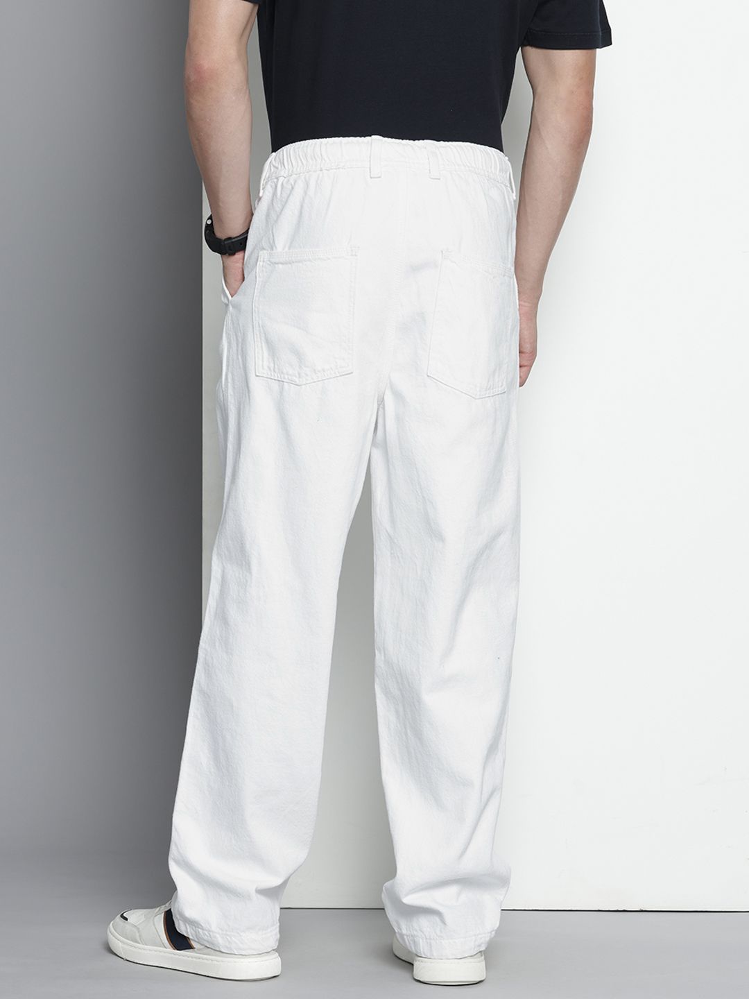 The Indian Garage Co Men Pleated Relaxed Fit Pure Cotton Jeans