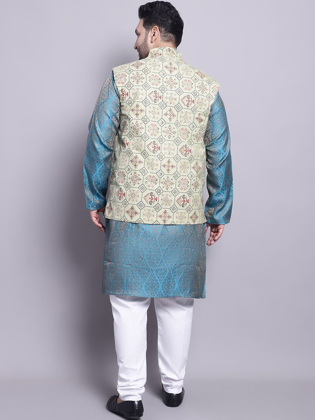 SOJANYA PLUS Plus Size Woven Design Kurta With Pyjamas & Printed Nehru Jacket