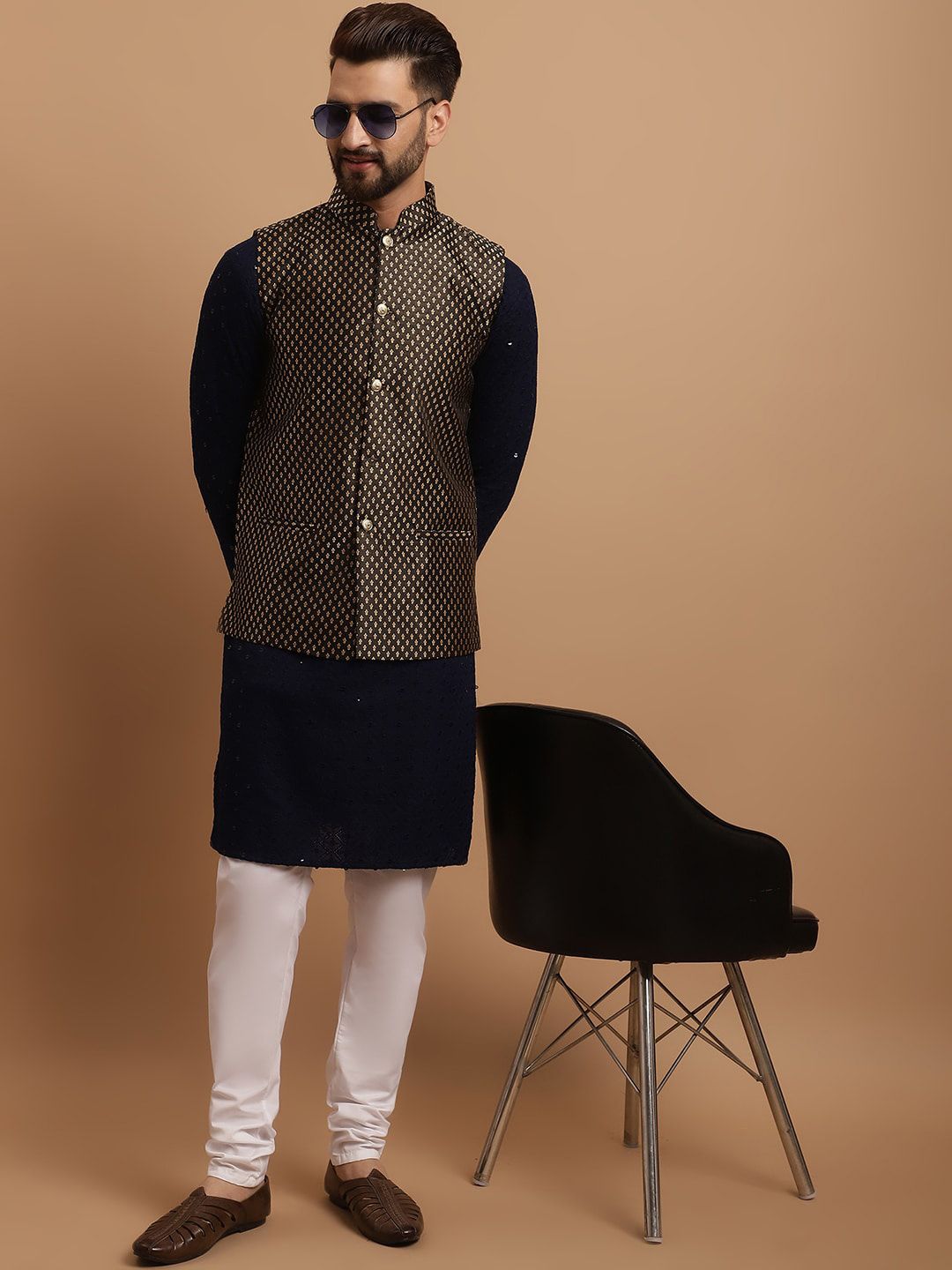 SOJANYA Etnik Sulam Labuci Kapas Tulen Kurta & Churidar Dengan Jaket Nehru