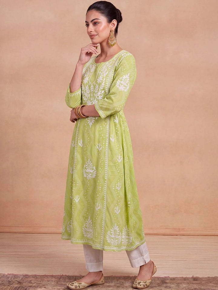 Rumah Wanita Chikankari Motif Etnik Bersulam Kurta Chikankari