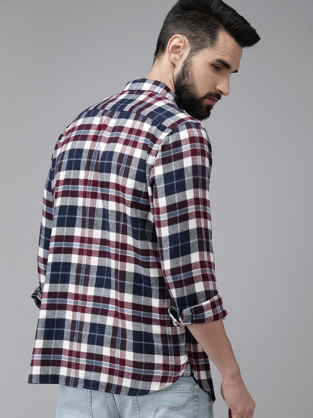 THE BEAR HOUSE Men White & Navy Blue Slim Fit Checked Flannel Cotton Shirt
