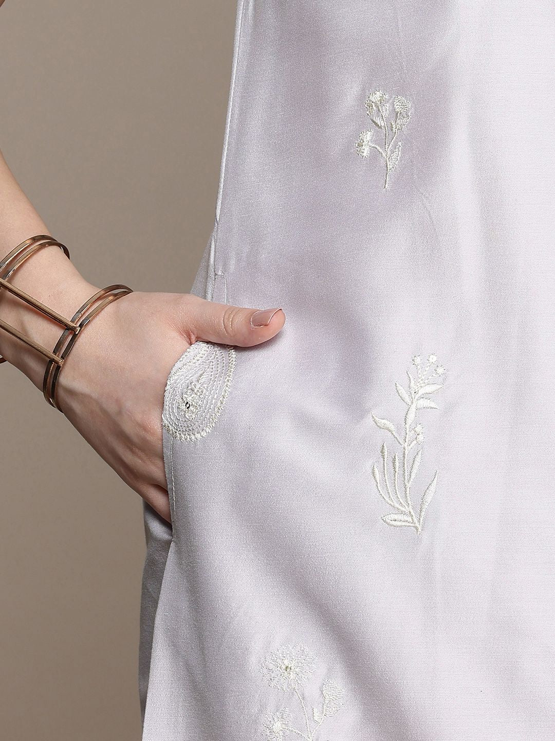 House of Pataudi Floral Embroidered Jashn Ethnic Dress