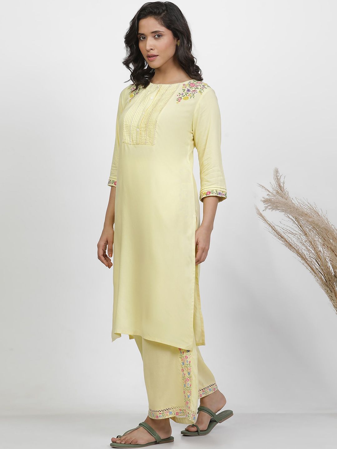 W Floral Embroidered Regular Thread Work Kurta with Trousers