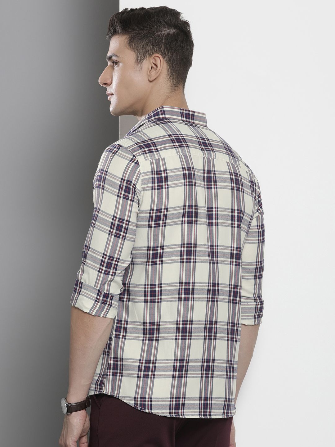 The Indian Garage Co Men Slim Fit Opaque Checked Casual Shirt