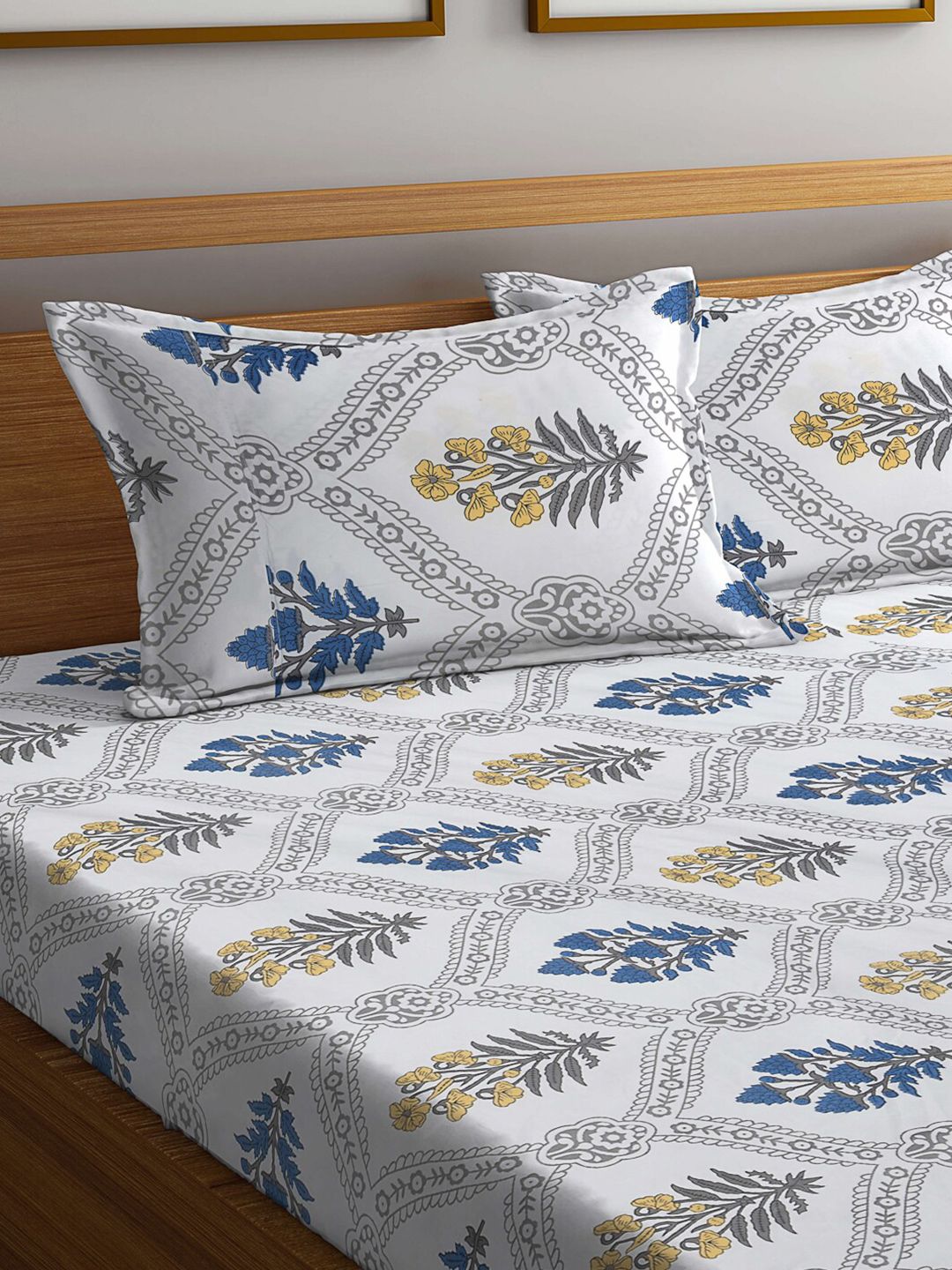 KLOTTHE Printed 300 TC Cotton Blend King Bedsheet & 2 Pillow Covers