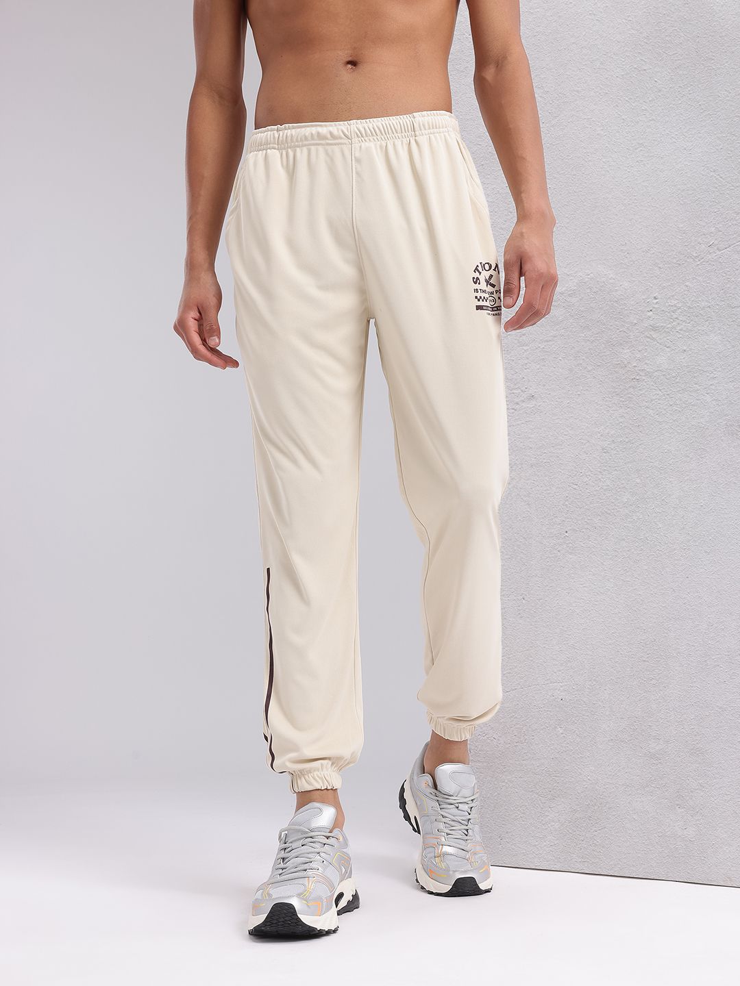 HRX by Hrithik Roshan Men Mid-Rise Typography Print Rapid-Dry Training Joggers