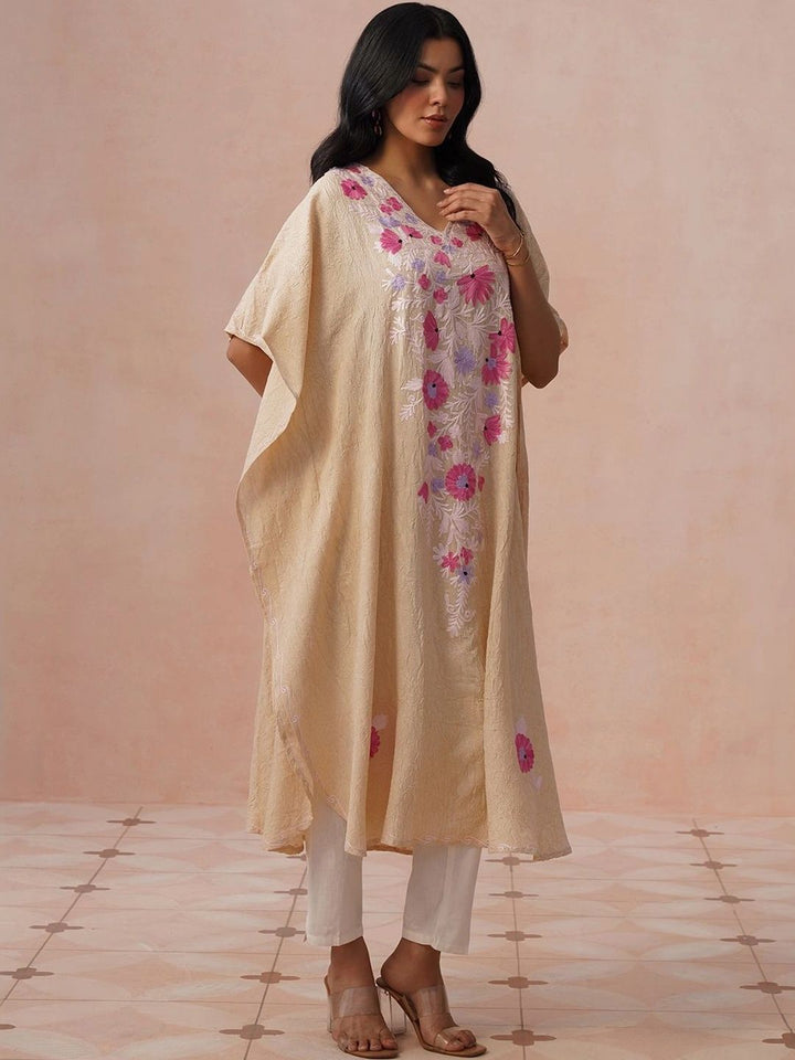 House of Chikankari Women Floral Extended Sleeves Kerja Benang Floral Crepe Kaftan Kurta