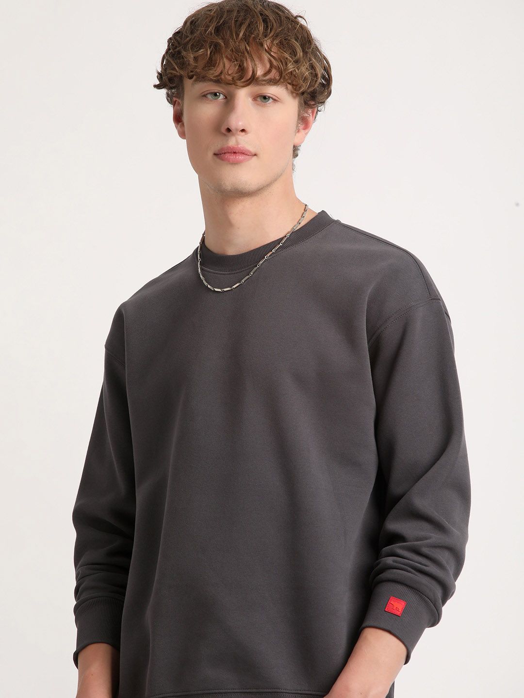 THE BEAR HOUSE Round Neck Pullover Sweatshirt
