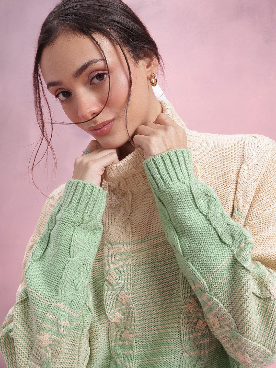 DressBerry Cable Knit Turtle Neck Ombre Effect Pullover