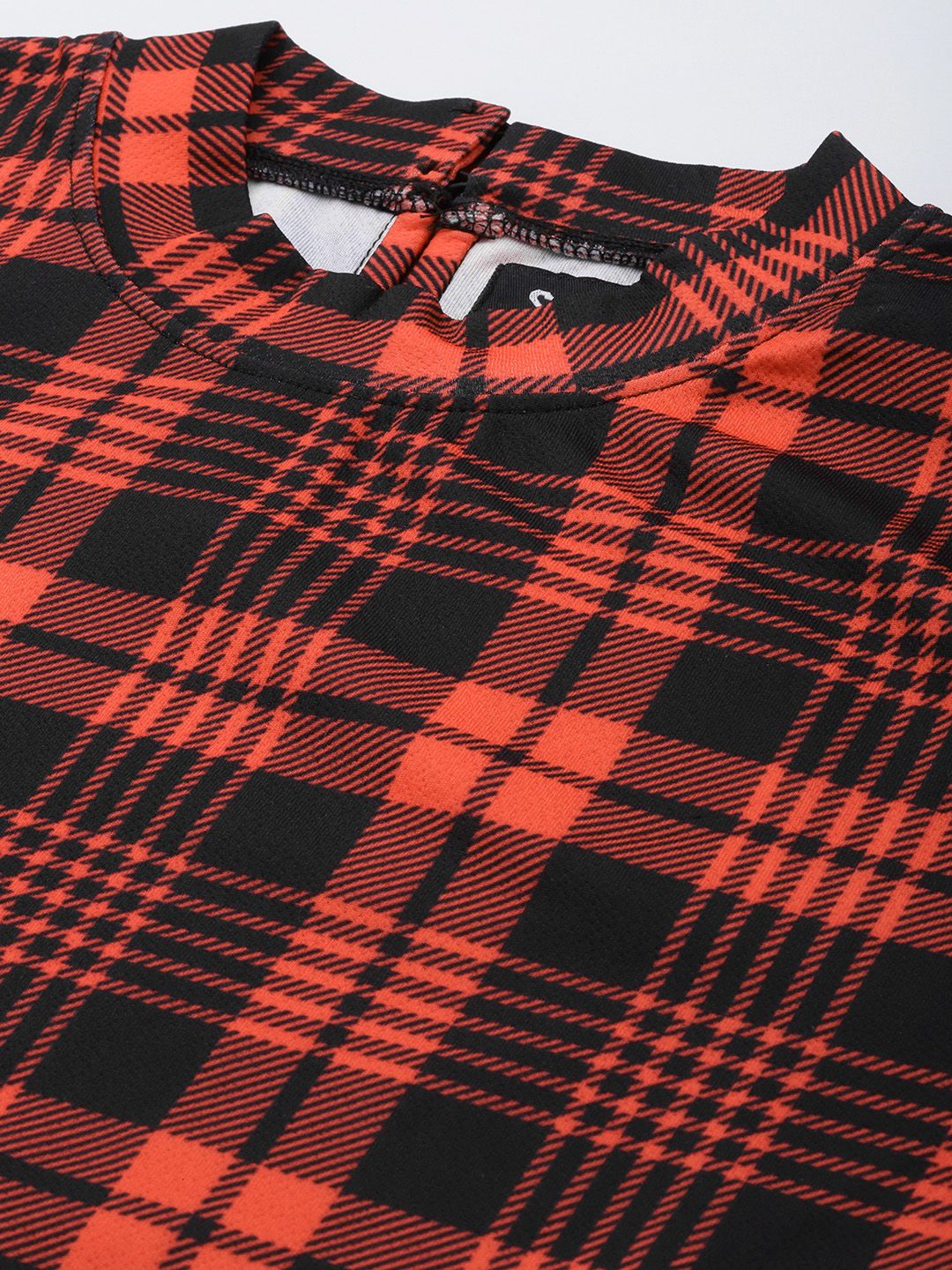 SASSAFRAS Red & Black Checked Knit High Neck Tie-Waist Crop Top