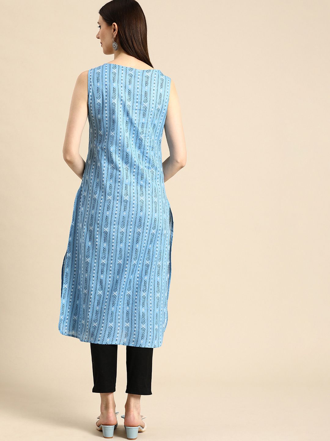 Anouk Women Blue & White Geometric Printed Pure Cotton Sleeveless Kurta