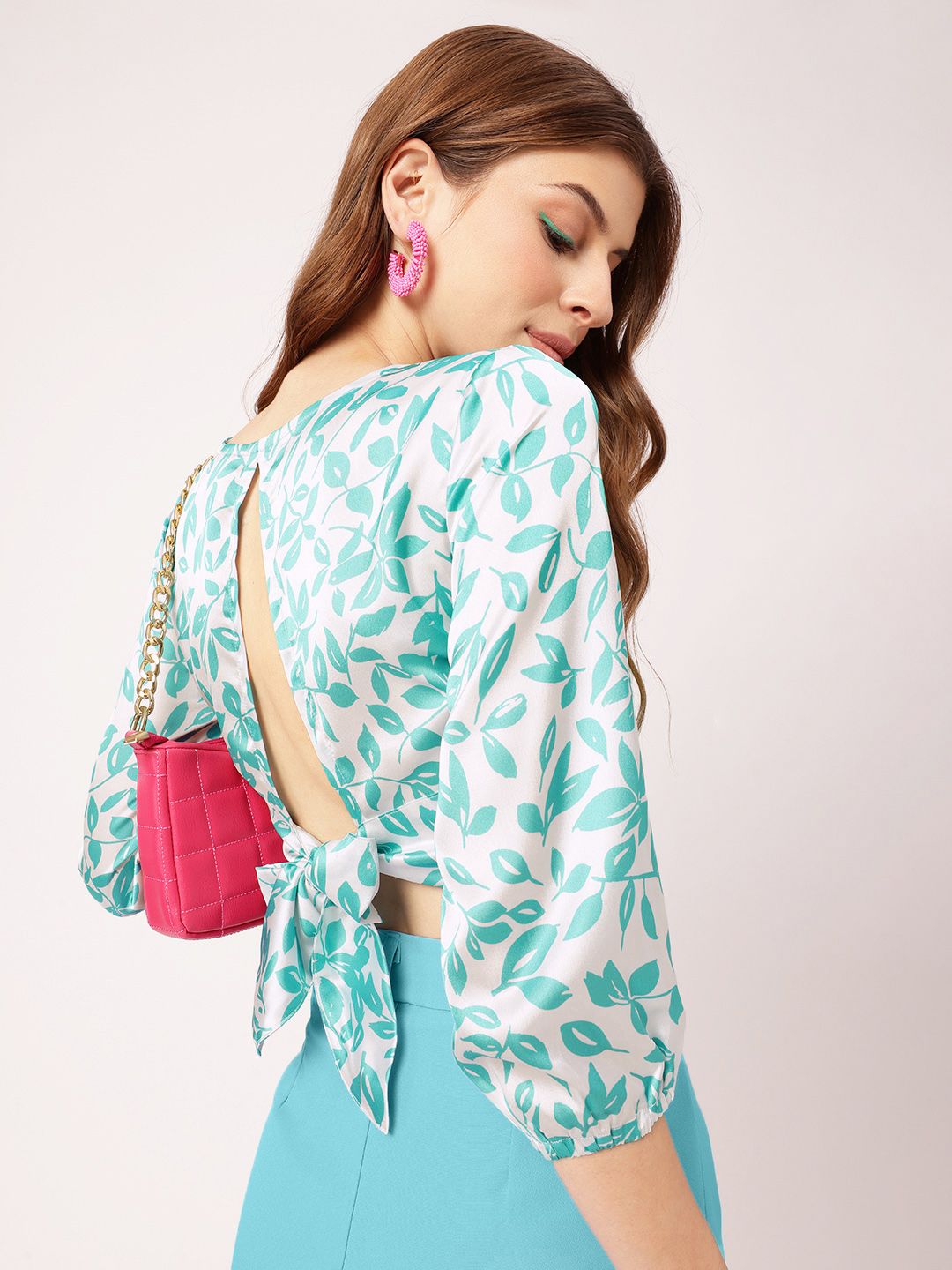 DressBerry Lush Tropical Fetish Printed V-neck Styled Back Crop Top