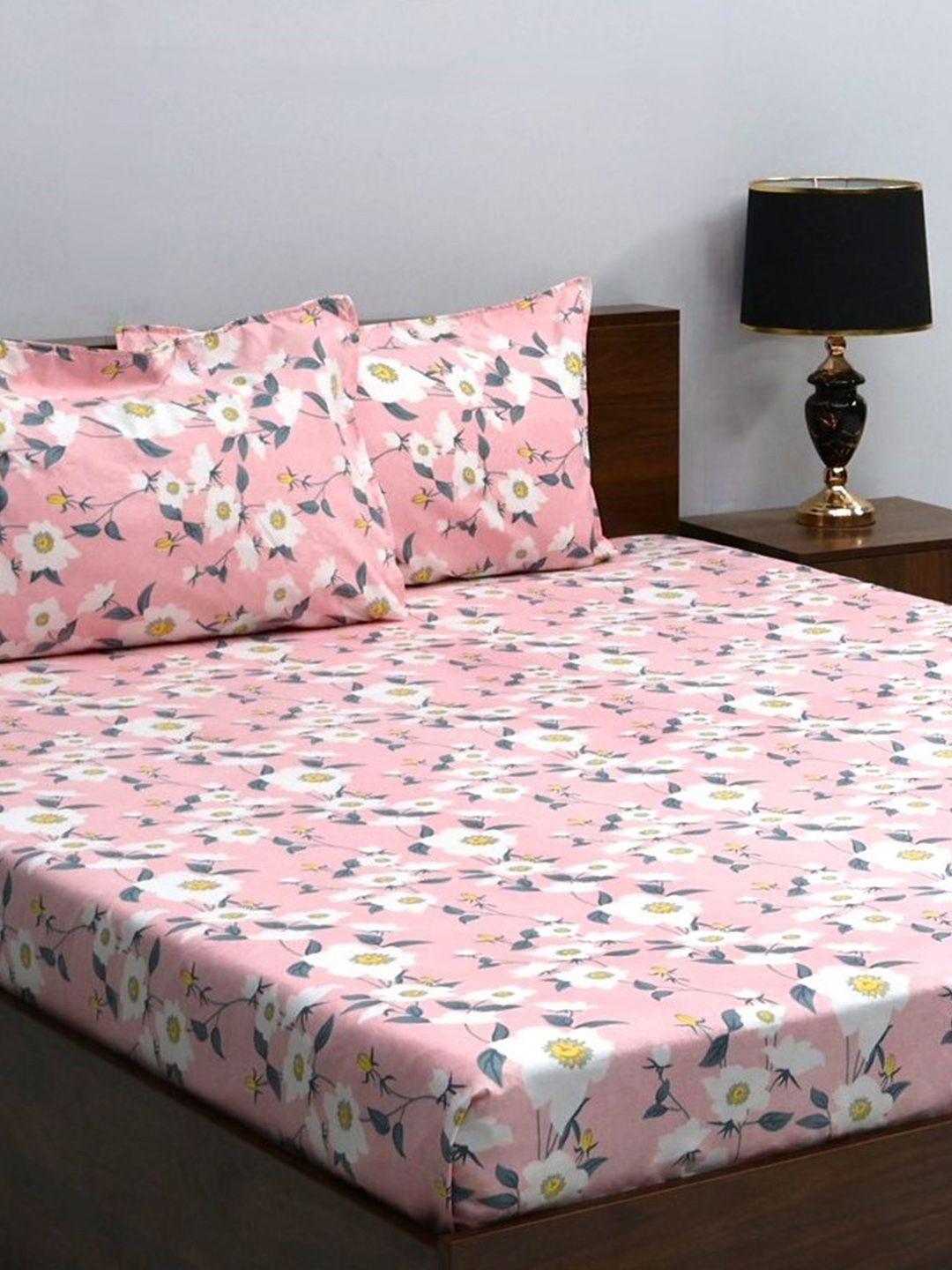 BOMBAY DYEING Pink Floral 144 TC Queen Bedsheet & 2 Pillow Covers