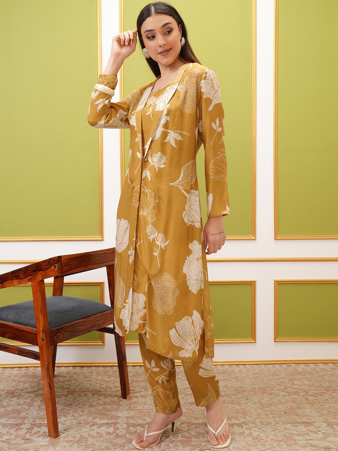 Vishudh Floral Printed Shawl Collar Straight Kurta with Trousers
