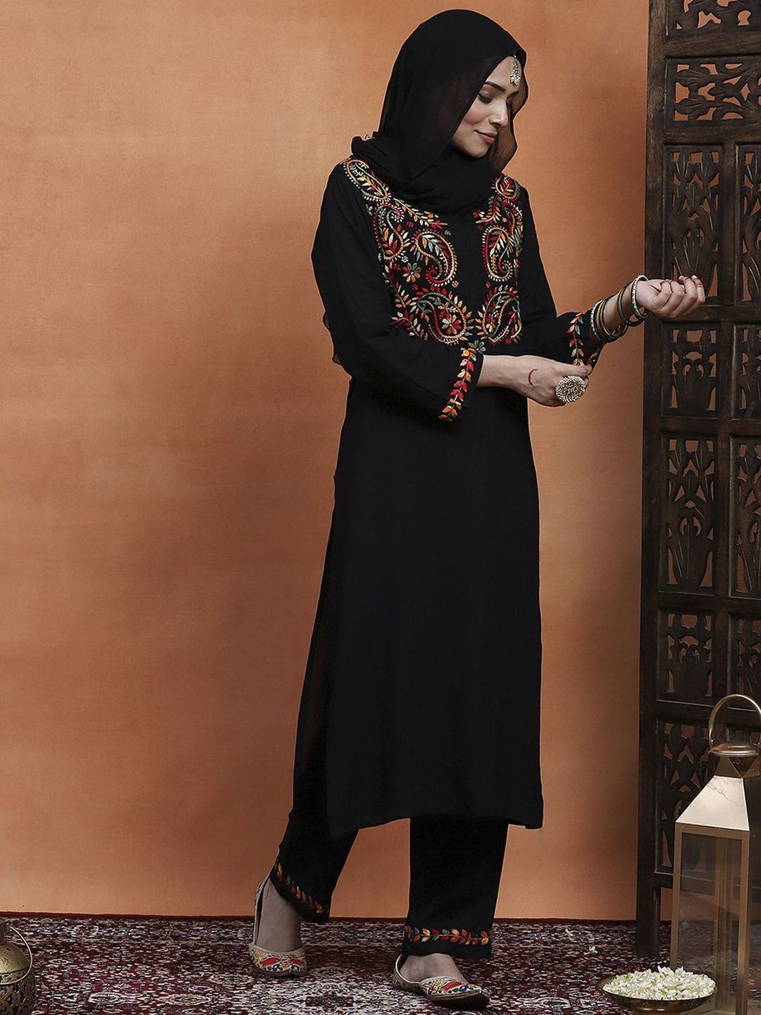 House of Chikankari Women Black Rayon Chikankari Embroidered Kurta Set