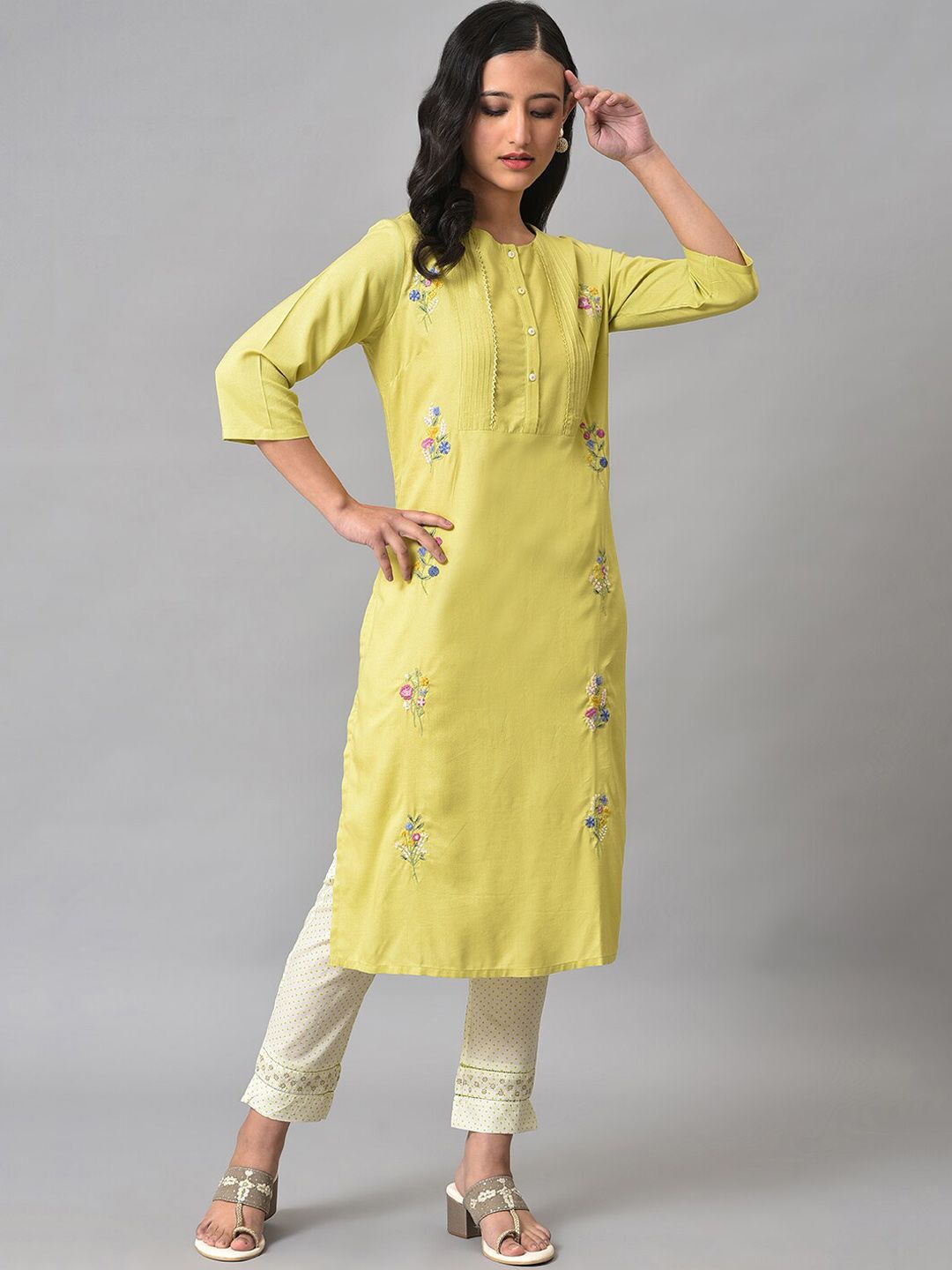 W Women Floral Embroidered Gotta Patti Kurta