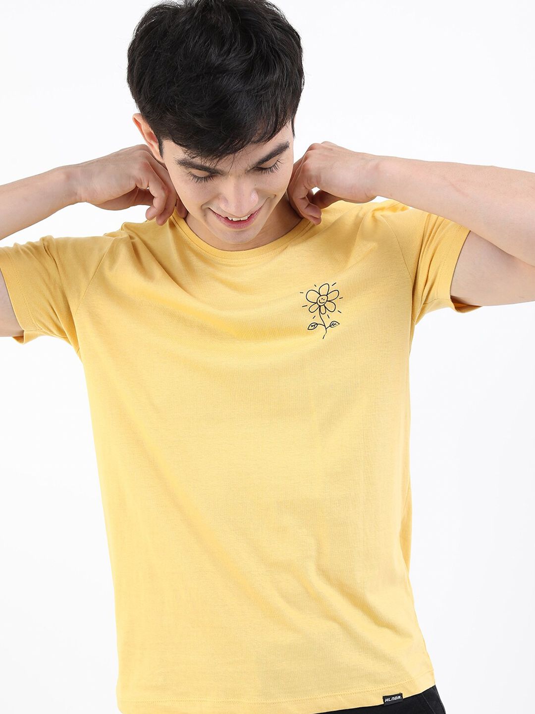 HIGHLANDER Men Yellow Printed Slim Fit T-shirt