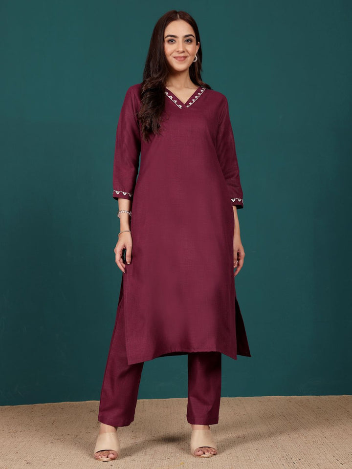 Varanga Women Embroidered Regular Thread Work Kurta with Trousers
