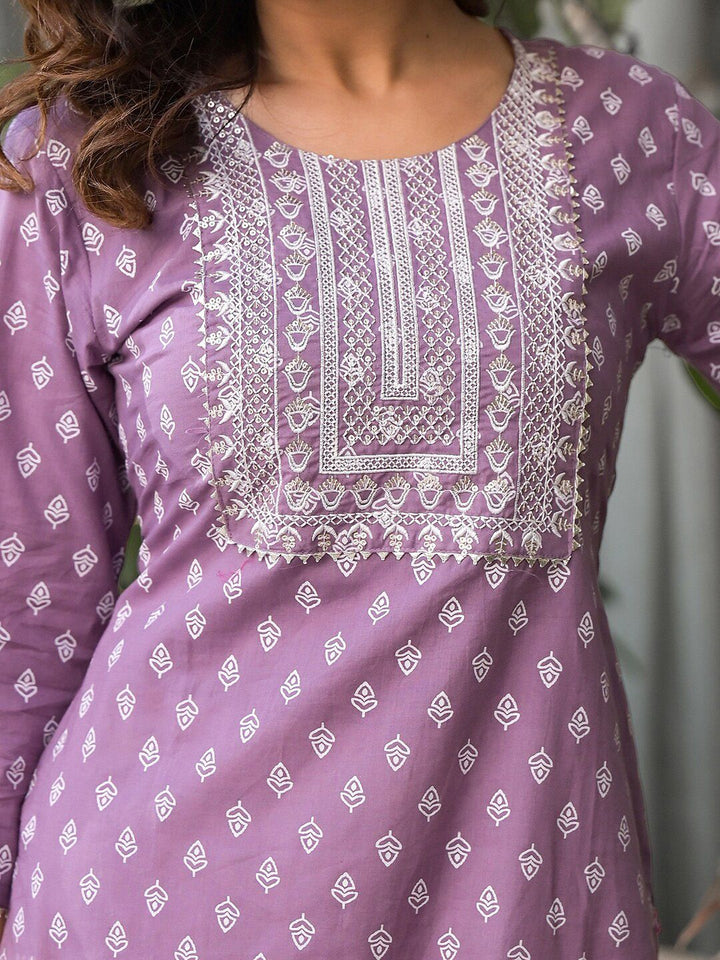 Varanga Ethnic Motifs Printed Sequinned Cotton Straight Kurta