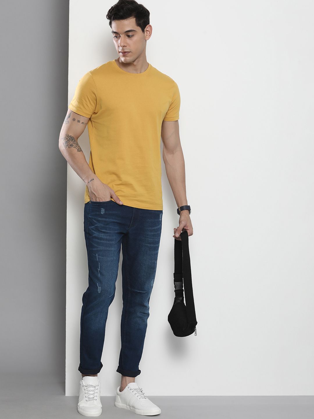 The Indian Garage Co Men Carrot Fit Low Distress Light Fade Stretchable Jeans