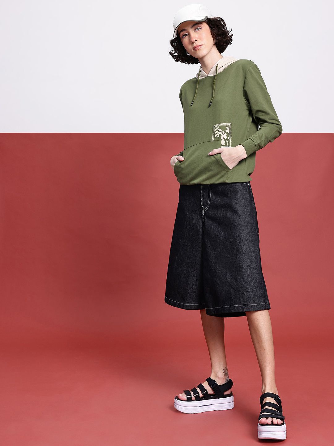 DressBerry Indie Street Printed Contrast Hood Sweatshirt