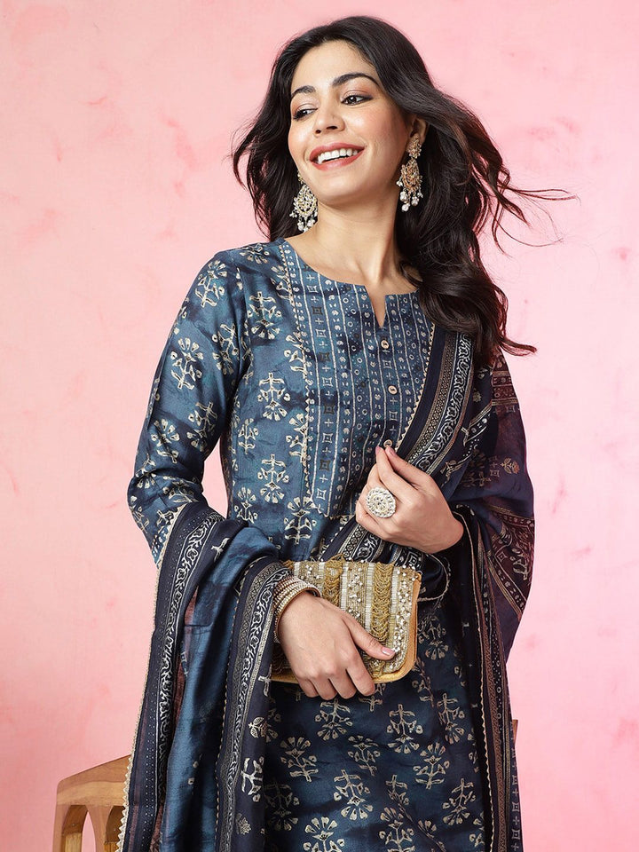 Motif etnik anouk dicetak Chanderi Silk Kurta dengan seluar & dengan Dupatta